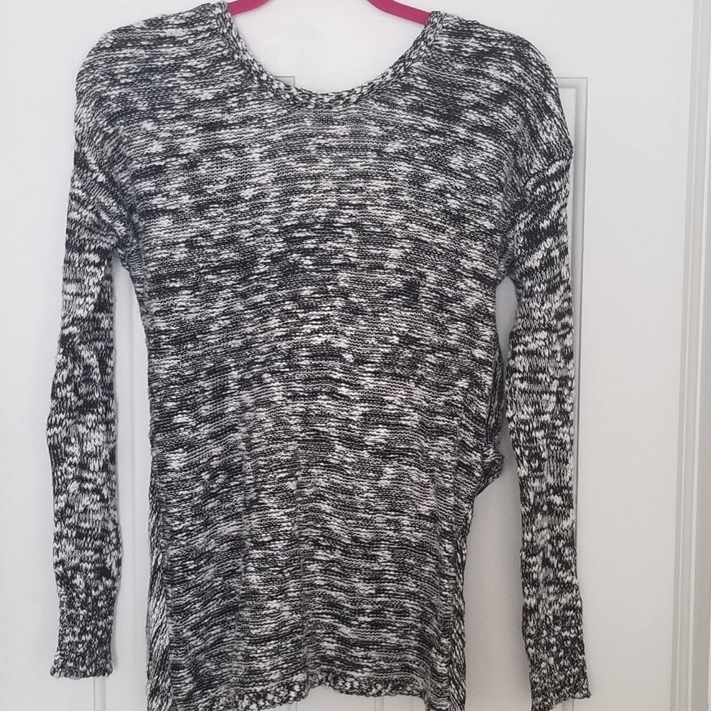⭐EUC⭐ Guess Loose Knit Cross Back Sweater